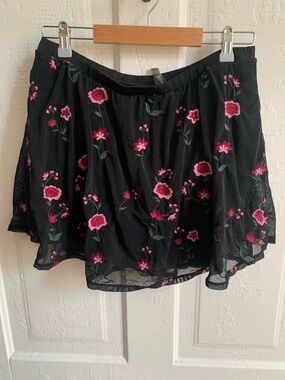 Beautiful Floral Black Mesh Torrid Swim Skirt Size 1